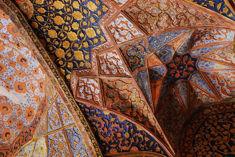 Paintings on the walls of Akbar Tomb 3