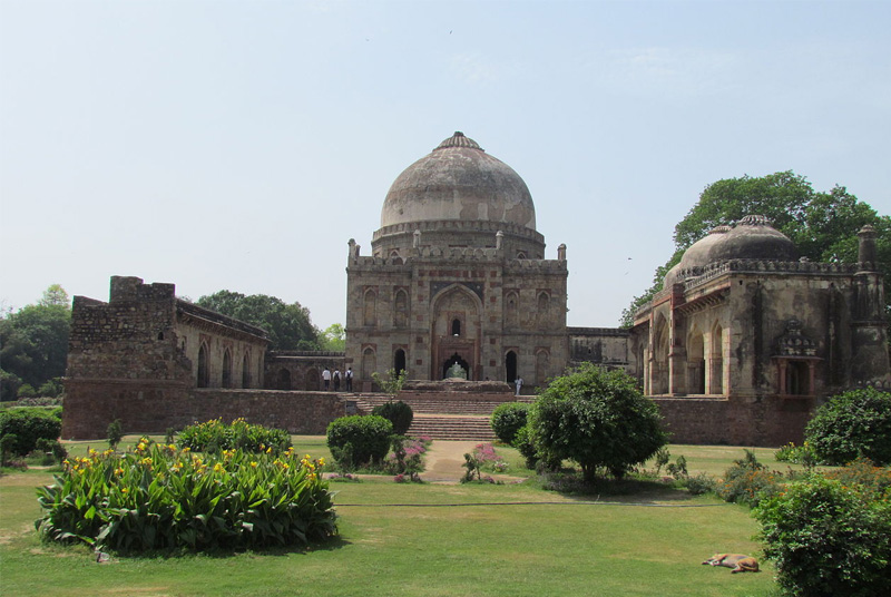 nearest metro station to Lodhi Garden