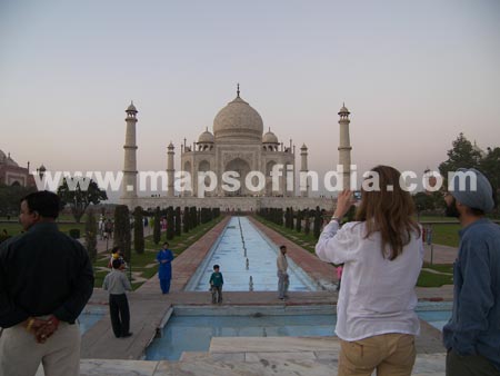 Capturing The Image Of Taj