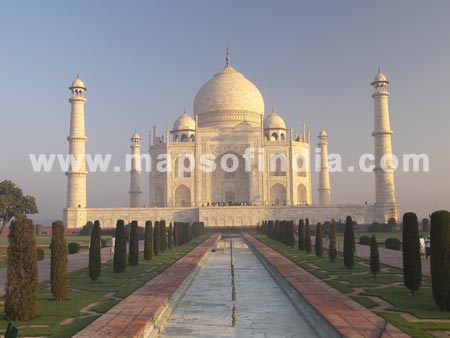 Front View Of Taj Mahal