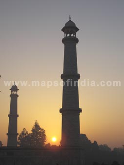 The Magnificent Taj Minarets At Dusk