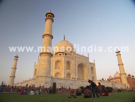 View Of Taj From The Side