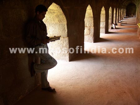 The Corridor, Giyasuddin Tomb