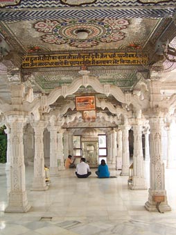 The regal corridor of Jain Mandir Dadabari