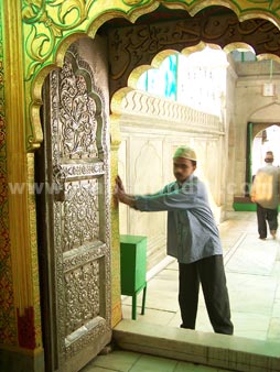 The door at Qutub Sahib Dargah