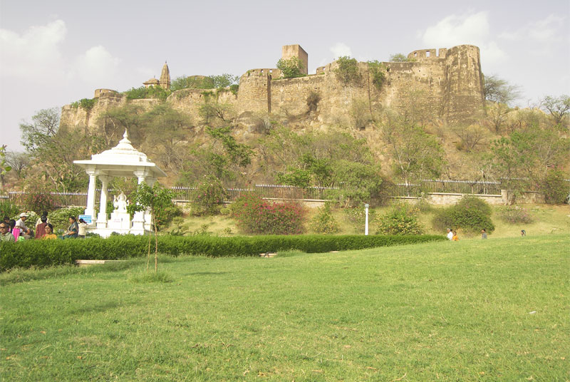 Moti Dungri Fort behind Birla Temple