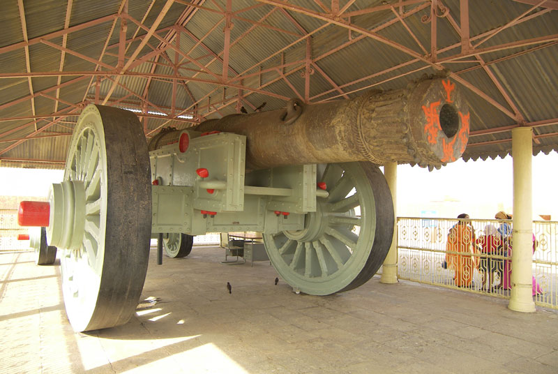 Giant Jaivana cannon at Jaigarh Fort