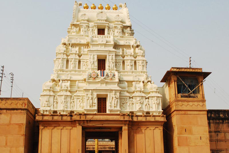 Front view of Sri Ranganatha Temple in Vrindavan