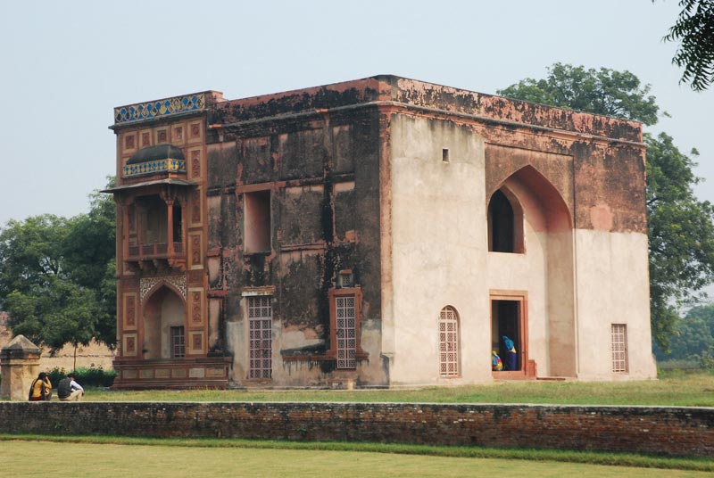 Kanch Mahal just outside Akbar Tomb