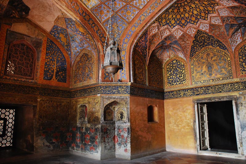 Paintings on the walls of Akbar Tomb 1