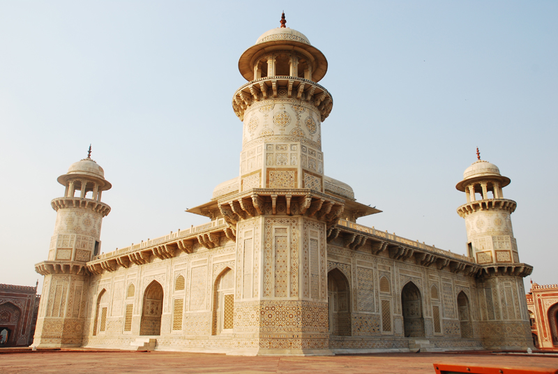 Side view of Mausoleum of Etimad ud Daulah