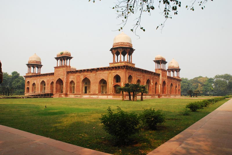 Side view of Tomb of Mariam uz Zamani