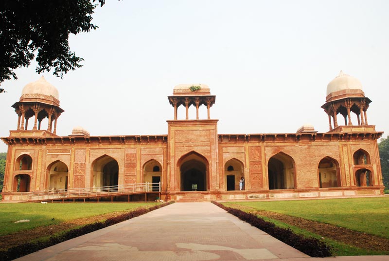 Tomb of Mariam uz Zamani