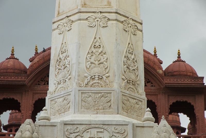 Detailed-work-on-the-Manastambha-at-Lal-Jain-Temple-Ajmer
