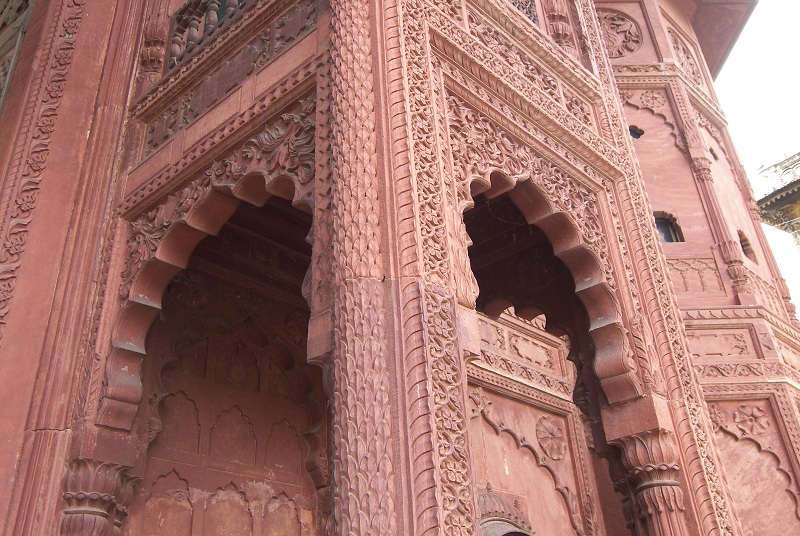 Embellished-red-sandstone-gateway