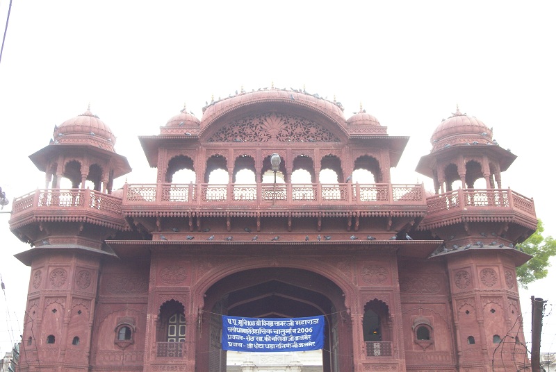 Lal-Jain-Mandir-Ajmer-gateway