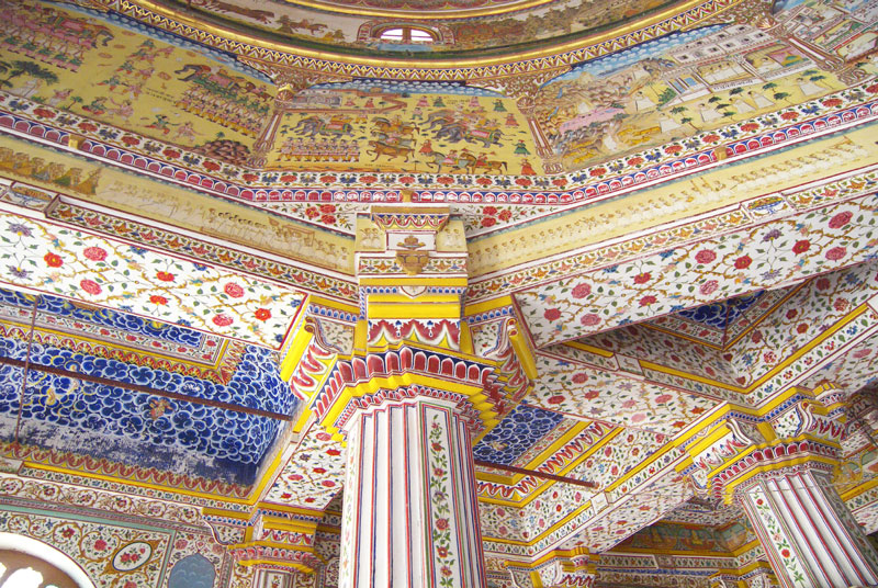 Detailed patterns on the inner walls of the Bhandasar temple