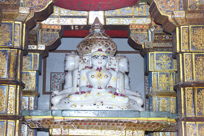 Idol of Jain diety in Bhandasar temple