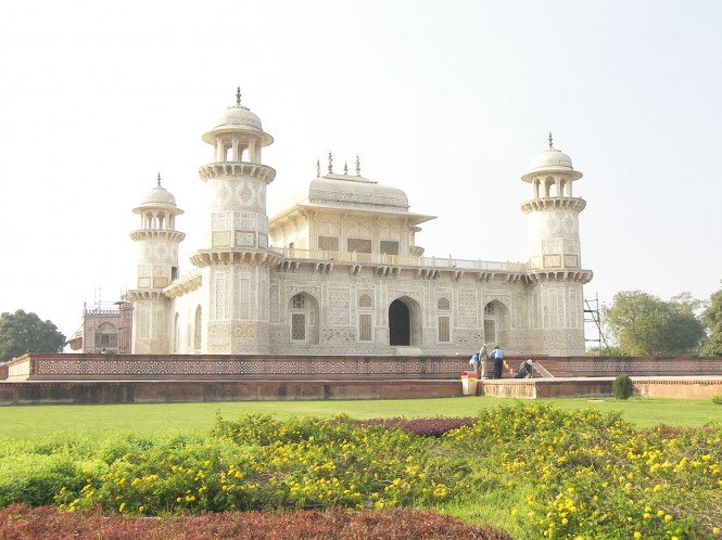 ताजमहल का प्रतिरूपः आगरा में एतमादुद्दौला का मकबरा