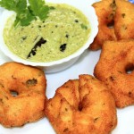 bada-served-with-chutney