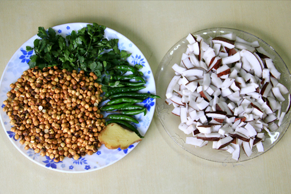 Preparation of Coconut and Coriander Chutney