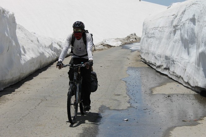 Cycling in Rohtang Pass
