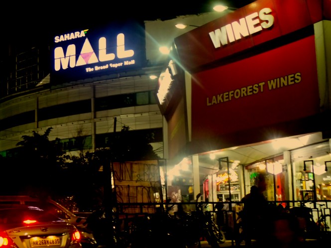 Wine Shops outside Sahara Mall