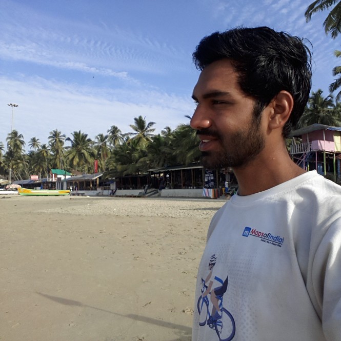 Palolem beach bars & restaurants in the background