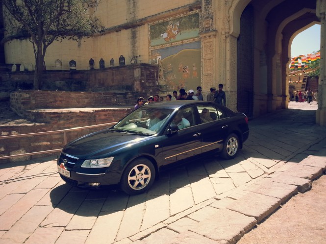 HH Maharaja Gaj Singhji leaving from the fort