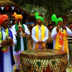 Surajkund Mela – Tribal performer entertaining visitor with local music