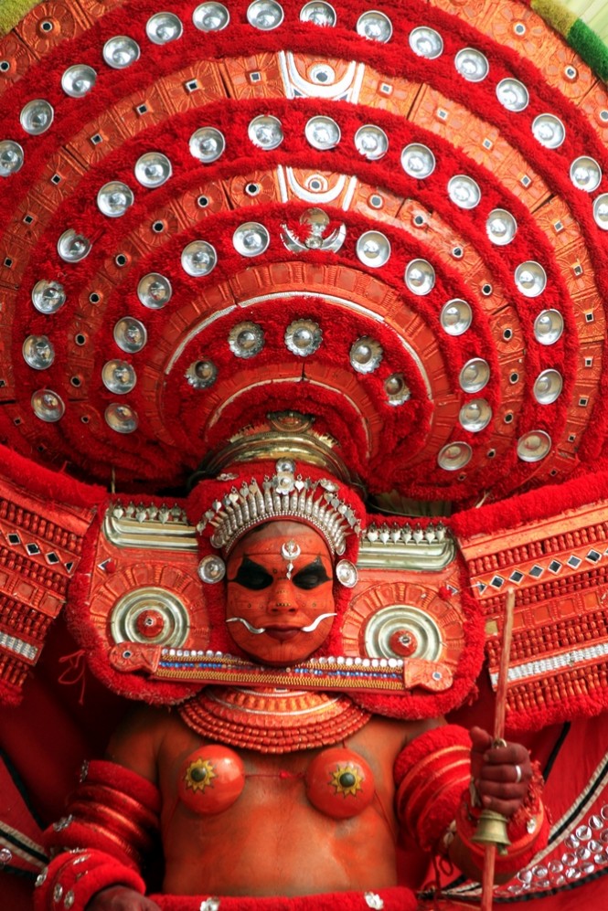 Puthiya Bhagavathy Theyyam performer