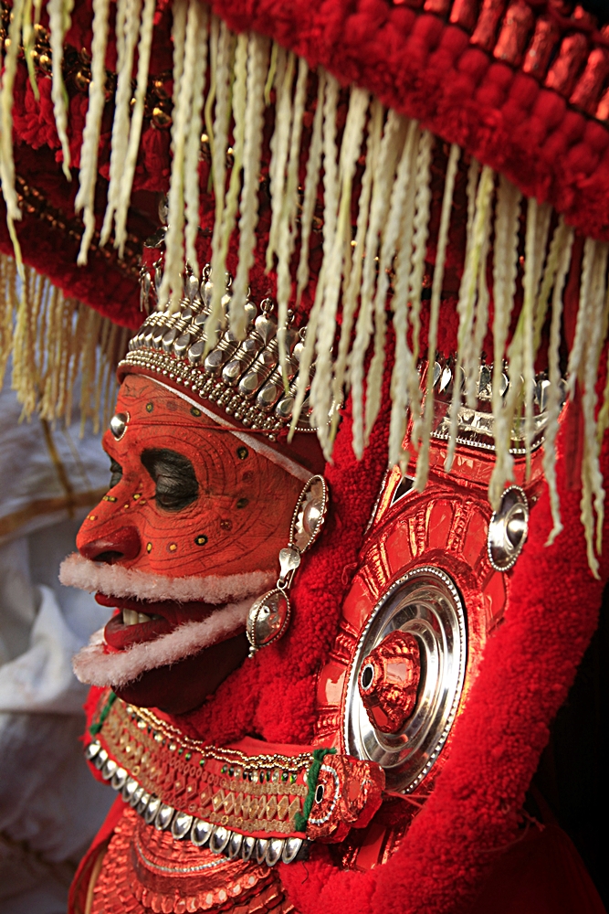 Sree Muthappan Theyyam performer
