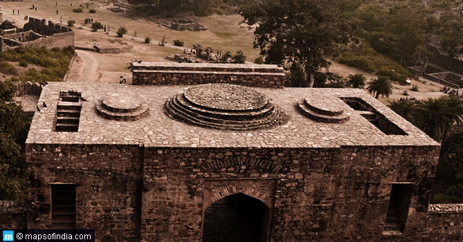 Distance from Delhi to visit bhangarh fort