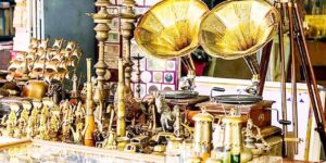 What to Expect at Chor Bazaar