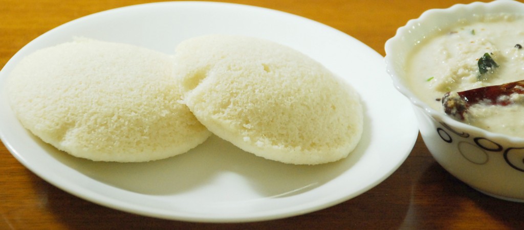 Idli and Coconut Chutney