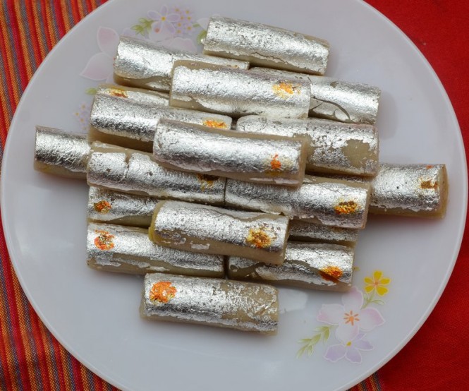 Kaju Pista Roll