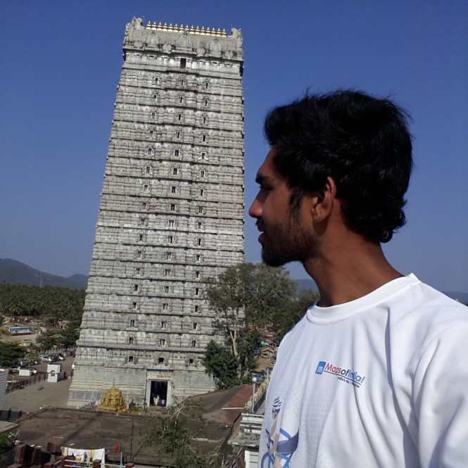 Murudeshwar Temple Gopura in the background