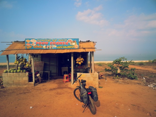 Time for snacks in front of sea