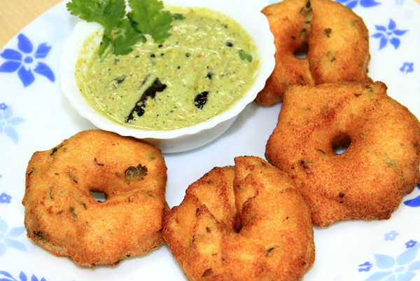 Vadas and Coconut Chutney