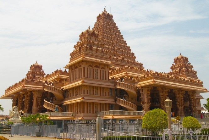 Chhattarpur Mandir