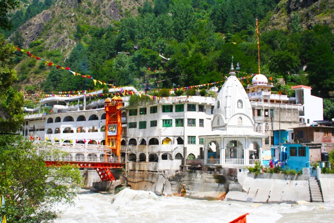 Temple and Gurudwara in Manikaran