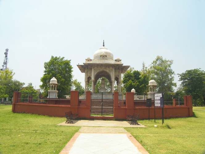 Begam Hazrat Mahal Memorial, Lucknow