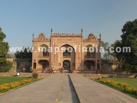 Entering Itimad Ud Daulahs Tomb