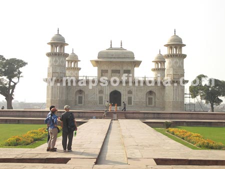 Itimad Ud Daulahs Tomb