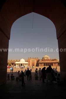 View Salim Chistis Tomb