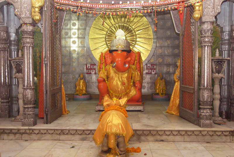 Idol of Lord Ganesha and Mushak or rat inside Moti Dungri Ganesh Temple