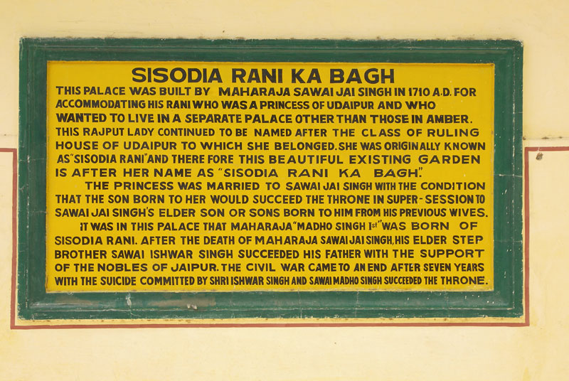 Board-describing-Sisodia-Rani-ka-Bagh