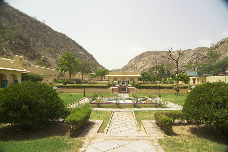 Sisodia-Rani-ka-bagh