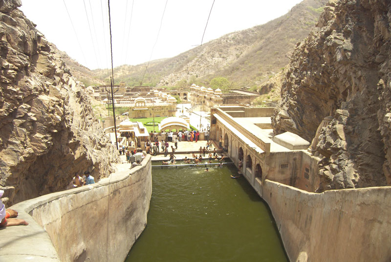 Upper-water-tank-at-Galtaji