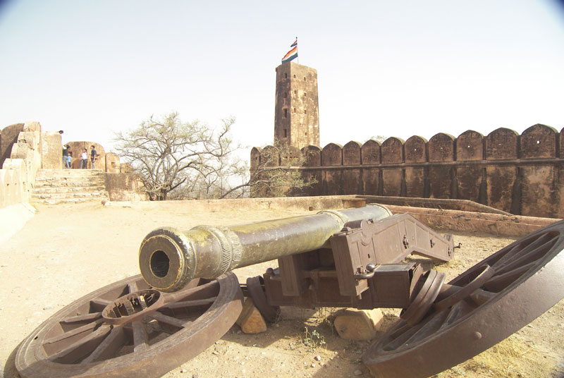An antique cannon inside Jaigarh Fort